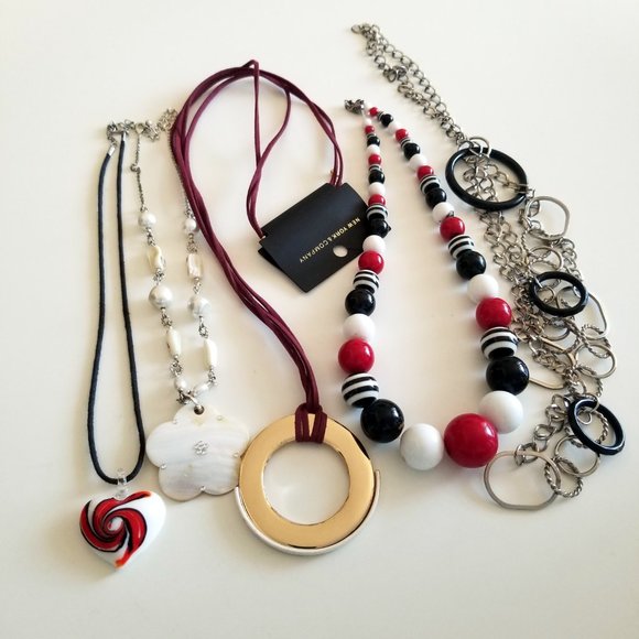 Lot of 5 Red Black White Beaded Necklaces Mother of Pearl Hearts - Picture 13 of 13